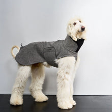 Laden Sie das Bild in den Galerie-Viewer, Cloud7 Hundemantel Brooklyn Long Tweed Black
