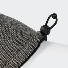 Laden Sie das Bild in den Galerie-Viewer, Cloud7 Hundemantel Dackel Brooklyn Tweed Black