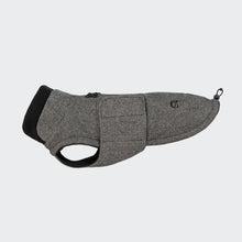 Laden Sie das Bild in den Galerie-Viewer, Cloud7 Hundemantel Dackel Brooklyn Tweed Black