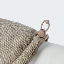 Laden Sie das Bild in den Galerie-Viewer, Cloud7 Hundemantel Dackel Brooklyn Tweed Beige