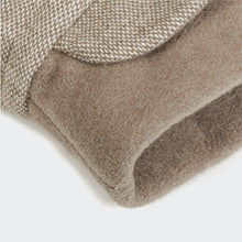 Laden Sie das Bild in den Galerie-Viewer, Cloud7 Hundemantel Dackel Brooklyn Tweed Beige