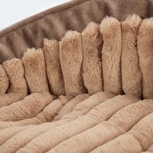 Laden Sie das Bild in den Galerie-Viewer, Cosy Dog Bed Deluxe - Hundebett für Dackel und kleine Hunde braun