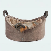 Laden Sie das Bild in den Galerie-Viewer, Cosy Dog Bed Deluxe - Hundebett für Dackel und kleine Hunde braun