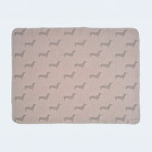 Laden Sie das Bild in den Galerie-Viewer, Leopold´s Finest Hundedecke Dackel beige