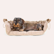 Laden Sie das Bild in den Galerie-Viewer, Leopold´s Finest Hundekissen CosyCloud Alpine