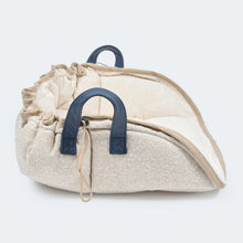 Laden Sie das Bild in den Galerie-Viewer, Leopold´s Finest Hundekissen CosyCloud beige