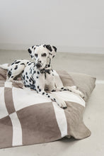 Laden Sie das Bild in den Galerie-Viewer, MiaCara Hundedecke Blocco Taupe/Natur