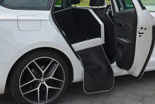 Laden Sie das Bild in den Galerie-Viewer, Rücksitz Autobett Dual schwarz-weiß