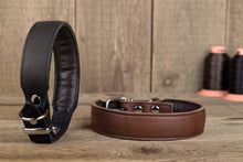 Laden Sie das Bild in den Galerie-Viewer, HALSBAND KLASSIK PREMIUM "GEPOLSTERT" schwarz-silber
